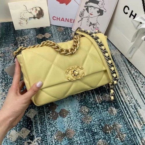 Chanel 19 flap bag AS1160 AS1161 AS1162 lichtgeel