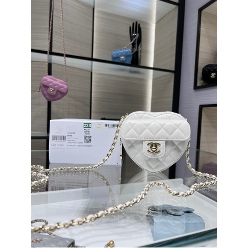 Chanel 2022S Love Heart mini Lambskin Crossbody Chain Bag AO2784 Wit