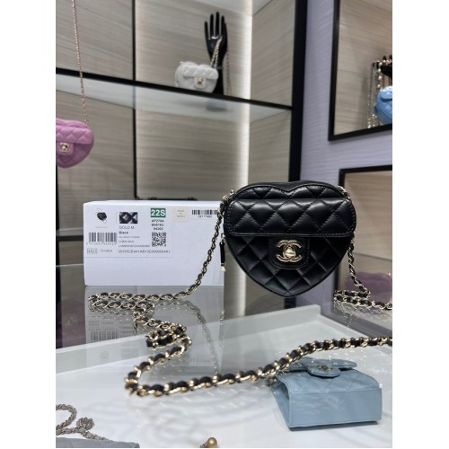 Chanel 2022S Love Heart mini Lambskin Crossbody Chain Bag AO2784 zwart