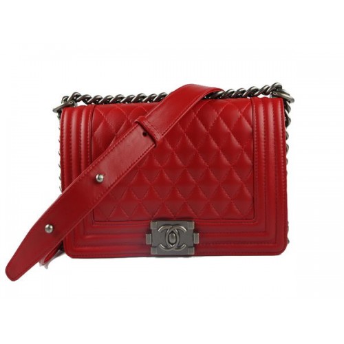 Chanel A67025 Le Boy schoudertas met klep van rood schapenleer