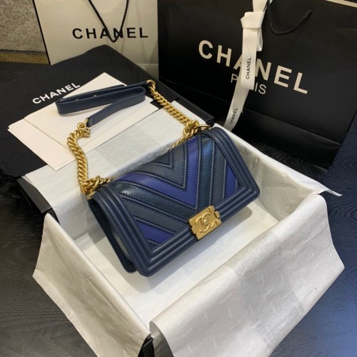 Chanel Boy Flap schoudertassen Chevron kalfsleer leer A67086 blauw en zwart