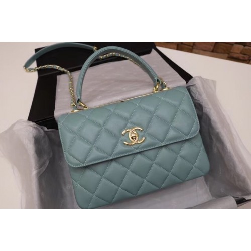 Chanel CC originele lamsvacht kleptas 92236 groen & goudkleurig metaal