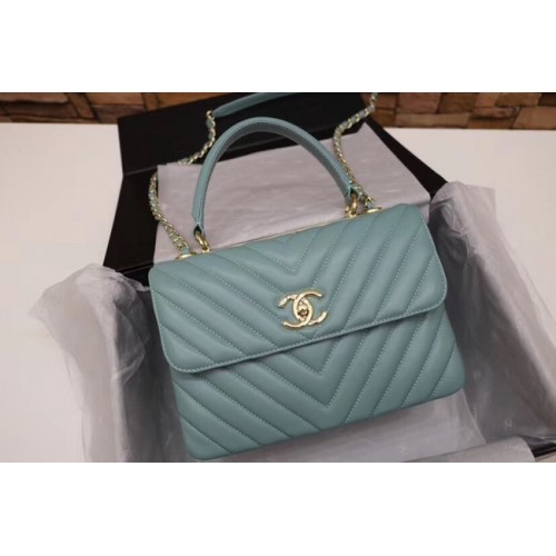 Chanel CC originele lamsvacht kleptas V92236 groen & goudkleurig metaal