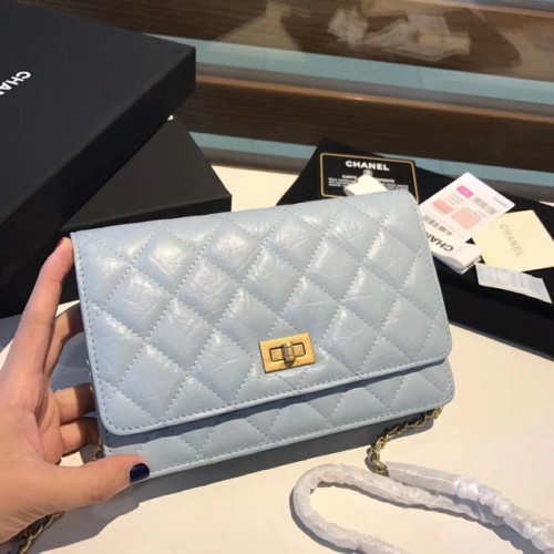 Chanel kalfsleer goudkleurig metaal S33814 lichtblauw