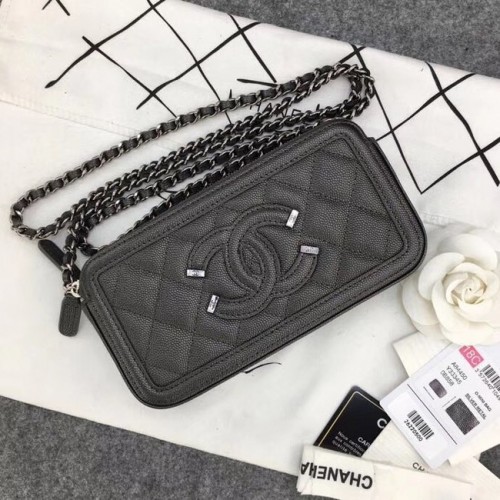 Chanel klassieke clutch met ketting generfd kalfsleer zilverkleurig metaal A84450 donkergrijs