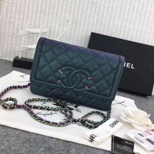 Chanel klassieke clutch met ketting generfd kalfsleer zilverkleurig metaal A88447 groen