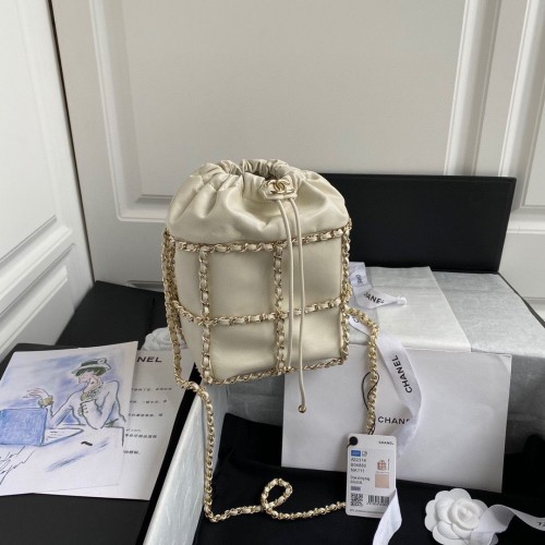 Chanel Drawstring Bag Lamsleer Goud Metaal AS2314 AS2313 Wit