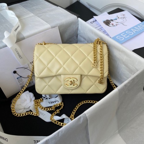 Chanel Flap Lambskin kleine schoudertas AS3114 lichtgeel