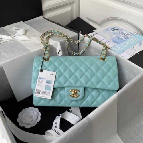 Chanel Flap schoudertas generfd kalfsleer A01112 goudkleurig metaal hemelsblauw