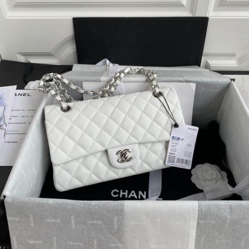 Chanel Flap schoudertas generfd kaviaarleer A01112 zilverkleurig metaal wit