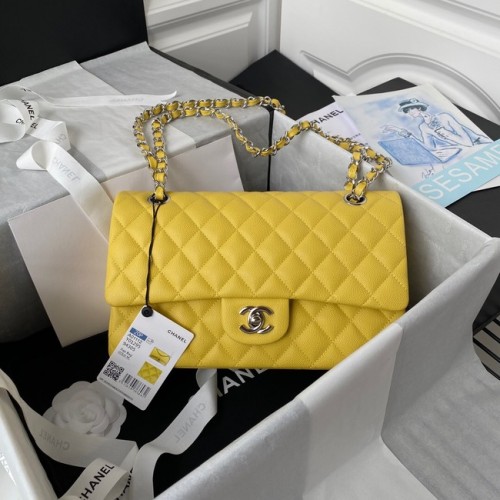 Chanel Flap schoudertas generfd kalfsleer A01112 zilverkleurig metaal geel