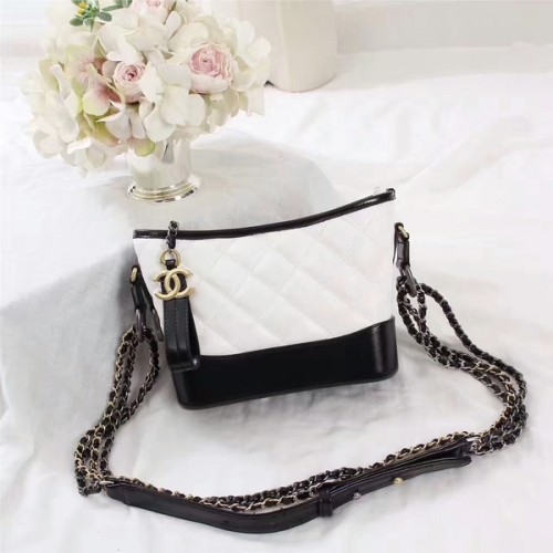 Chanel Gabrielle kalfsleren schoudertas 8122A wit