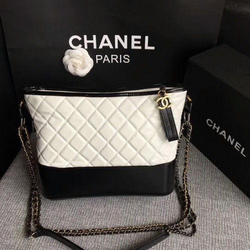 Chanel Gabrielle Schoudertas Origineel Kalfsleer A93842 Zwart&Wit