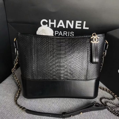 Chanel Gabrielle Schoudertas Origineel Python Leer A93842 Zwart