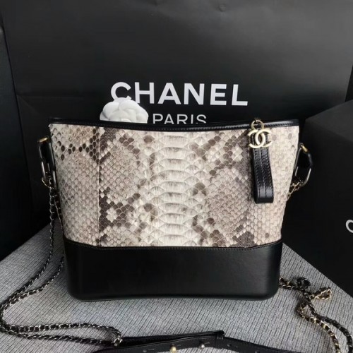 Chanel Gabrielle Schoudertas Origineel Python Leer A93842 Wit
