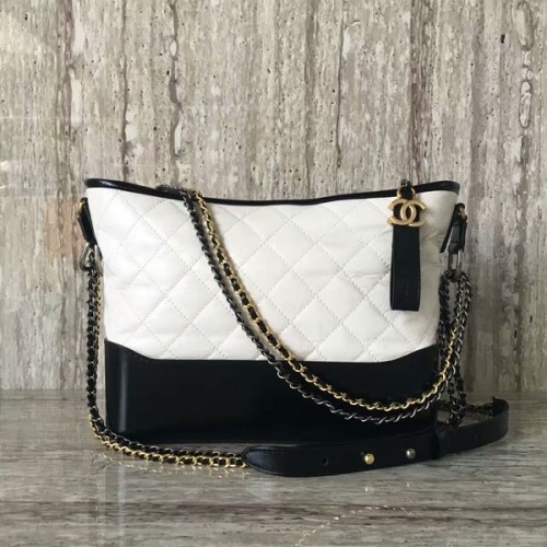 Chanel Gabrielly kalfsleren schoudertas 93824 zwart-wit