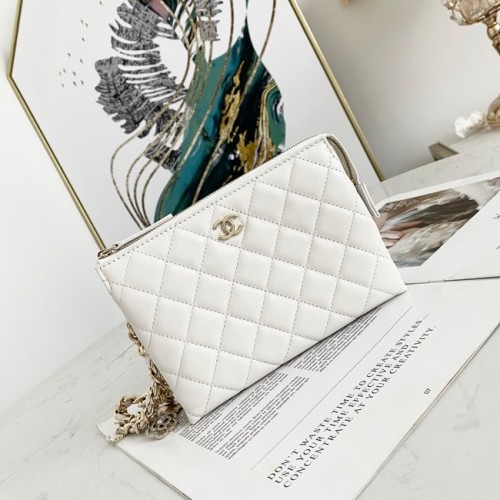 Chanel clutch van generfd kalfsleer 81050 wit