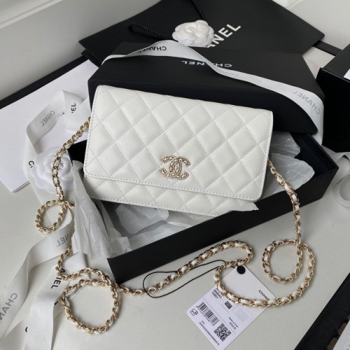 Chanel kleine schoudertas van generfd kalfsleer AP2734 wit
