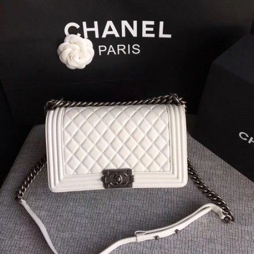 Chanel LE BOY Schoudertas Schapenleer A67086 wit