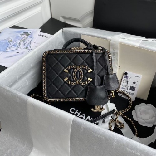 Chanel lamsleer kristallen kalfsleer goudkleurige metalen toilettas 8817 zwart