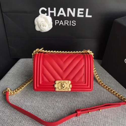 Chanel Le Boy Flap Schoudertas Origineel Kalfsleer A67085 Helder rood Gouden Gesp
