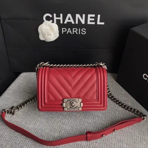 Chanel Le Boy Flap Schoudertas Origineel Kalfsleer A67085 diep rood zilver Gesp