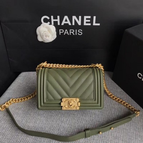 Chanel Le Boy Flap schoudertas origineel kalfsleer A67085 groen gouden gesp