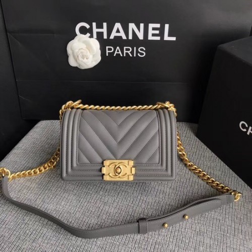 Chanel Le Boy Flap Schoudertas Origineel Kalfsleer A67085 grijs Gouden Gesp
