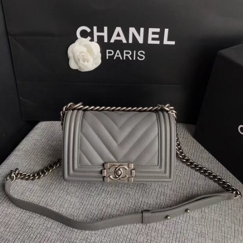 Chanel Le Boy Flap Schoudertas Origineel Kalfsleer A67085 grijs zilver Gesp