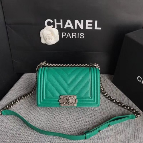 Chanel Le Boy Flap schoudertas Original Caviar Leather P67085 groen zilveren gesp