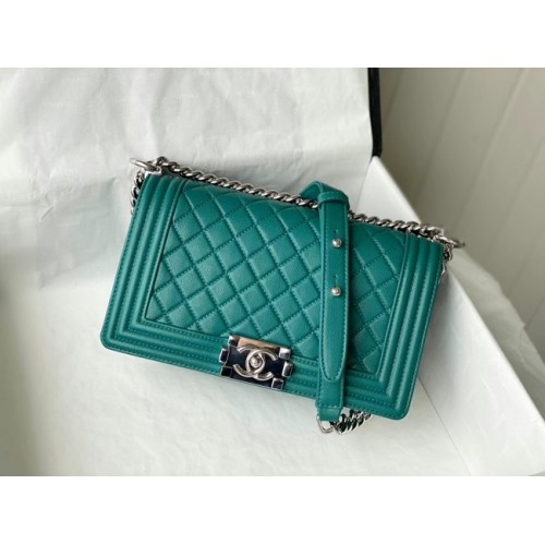 Chanel Le Boy Flap Schoudertas Origineel Leer A67086 groen