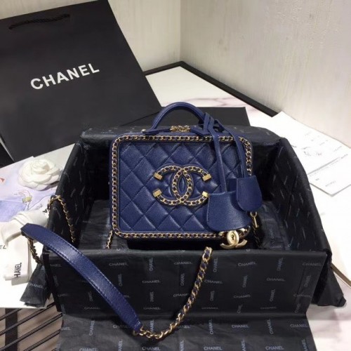 Chanel Original kleine make-uptas van schapenvacht AS1785 MARINEBLAUW