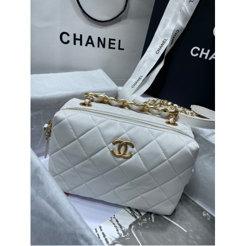 Chanel Schapenvacht AS1267 Goudkleurig metaal wit