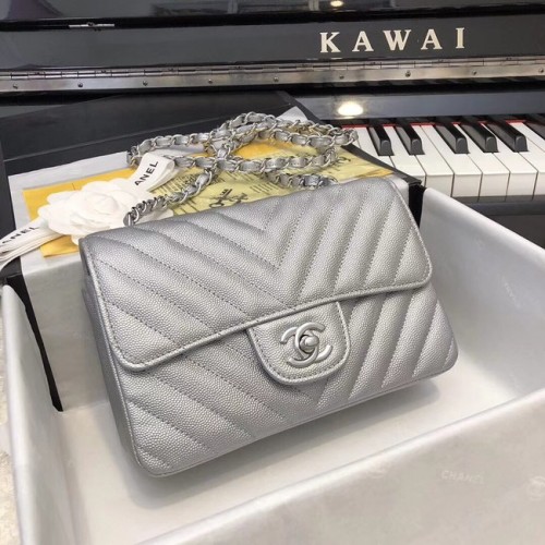 Chanel Small Classic handtas generfd kalfsleer zilverkleurig metaal A69900 zilver