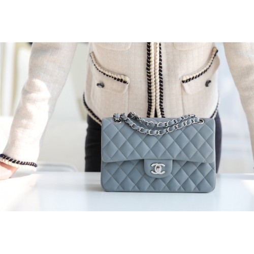 Chanel Small Classic Handtas Schapenvacht zilverkleurig metaal A01113 grijs