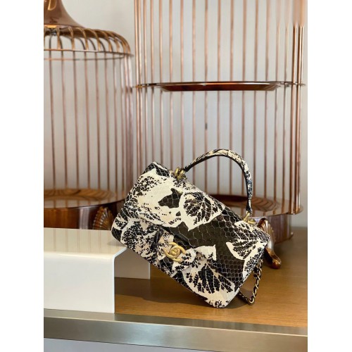 Chanel mini-flaptas in slangenleer met hengsel aan de bovenkant AS2431 Black&White