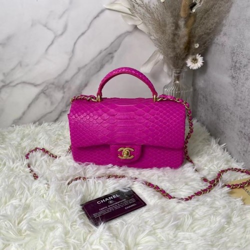 Chanel Slangenhuid mini flap bag met handvat aan de bovenkant AS2431 PLUM PAARS