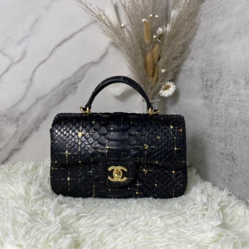 Chanel Snake skin mini flap bag met handvat aan de bovenkant AS2431 zwart