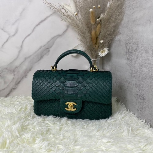 Chanel Snake skin mini flap bag met handvat aan de bovenkant AS2431 zwartachtig groen