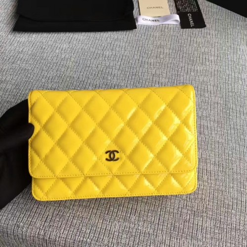 Chanel WOC Flap Bag Lakleer A33814C Geel