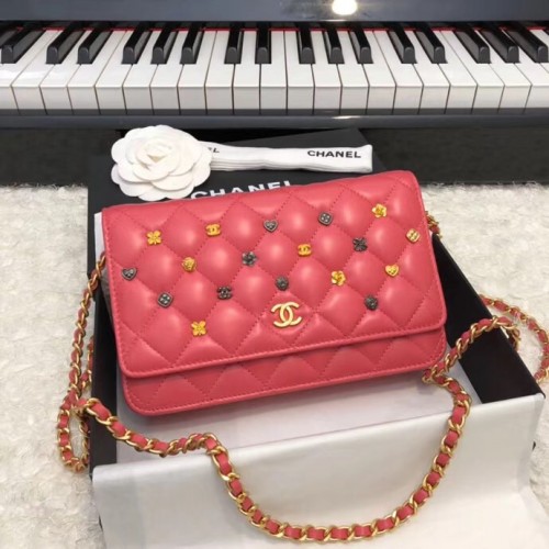 Chanel portemonnee aan ketting Goudkleurig lamsleer A81618 rood