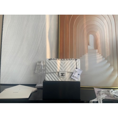 Chanel klassieke handtas Lamsleer zilver Metaal V01112 wit