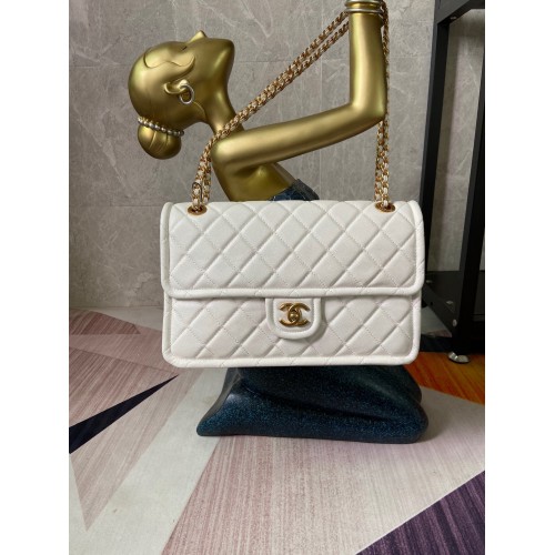 Chanel kleptas generfd kalfsleer AS2358 wit