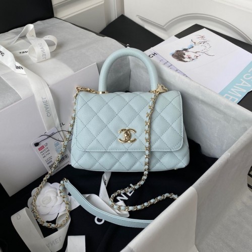Chanel flap bag met hengsel generfd kalfsleer goudkleurig metaal AS2215 lichtblauw