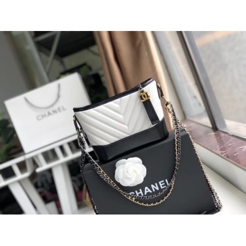 Chanel gabrielle kleine hobo tas A91810 zwart-wit