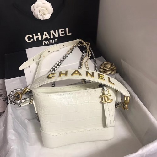 Chanel gabrielle kleine hobo tas A91810 wit