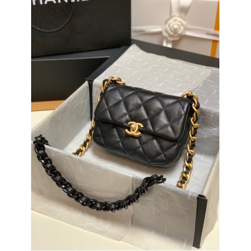 Chanel mini-schoudertas Lamsleer en goudkleurig metaal AS3205 zwart