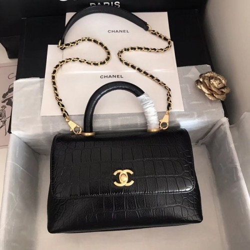 Chanel originele kalfsleren kleptas bovenhandvat A92290 zwart & goudkleurig metaal