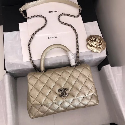 Chanel originele Caviar lederen flap tas bovenhandvat A92290 Licht goud & zilverkleurig metaal