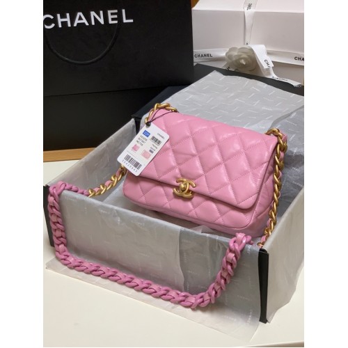 Chanel kleine schoudertas Lamsleer en goudkleurig metaal AS3206 roze
